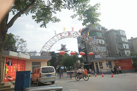 龙都龙脉华邸3室2厅2卫110万156m2出售